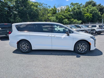 2027 Chrysler Pacifica PACIFICA LIMITED