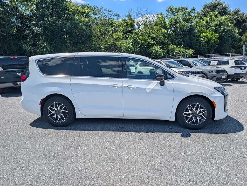 2027 Chrysler Pacifica PACIFICA LIMITED