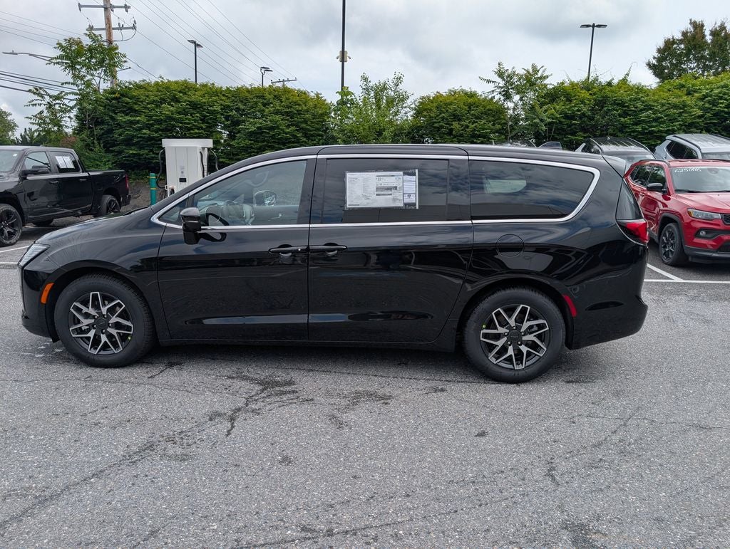 2027 Chrysler Pacifica PACIFICA LIMITED