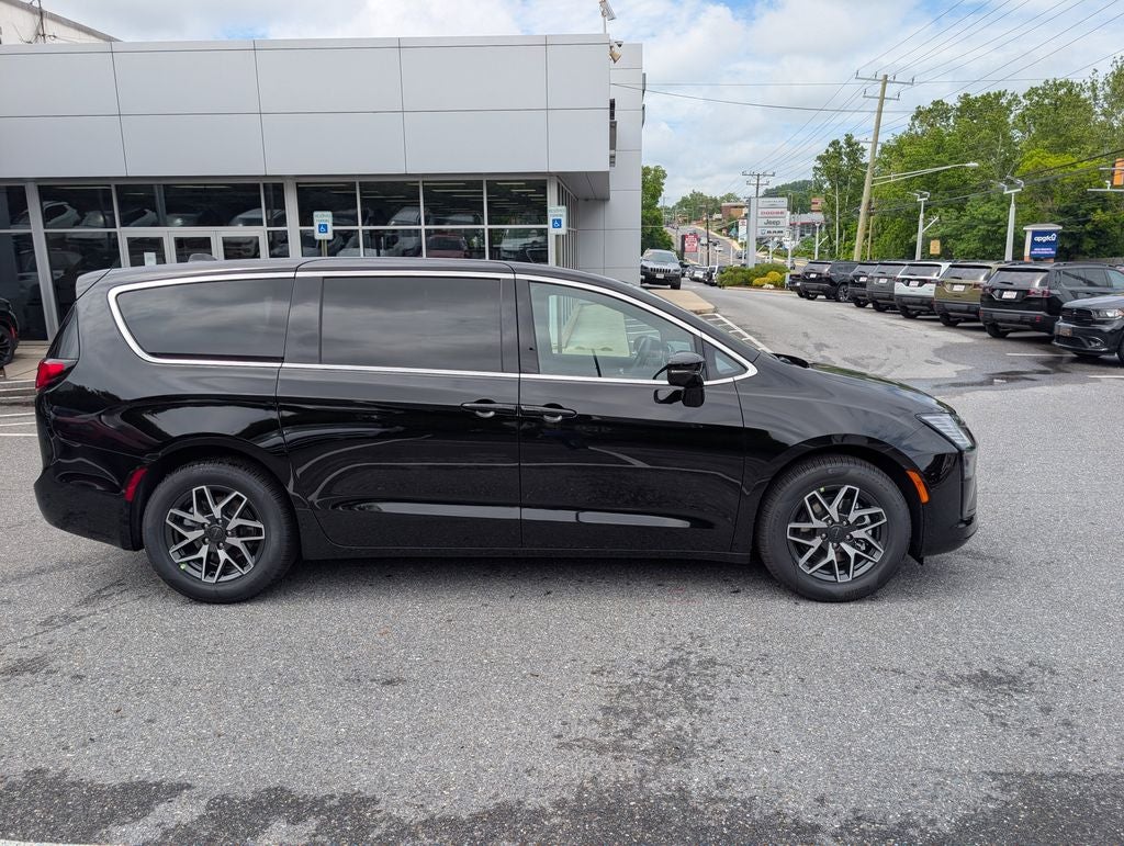 2027 Chrysler Pacifica PACIFICA LIMITED