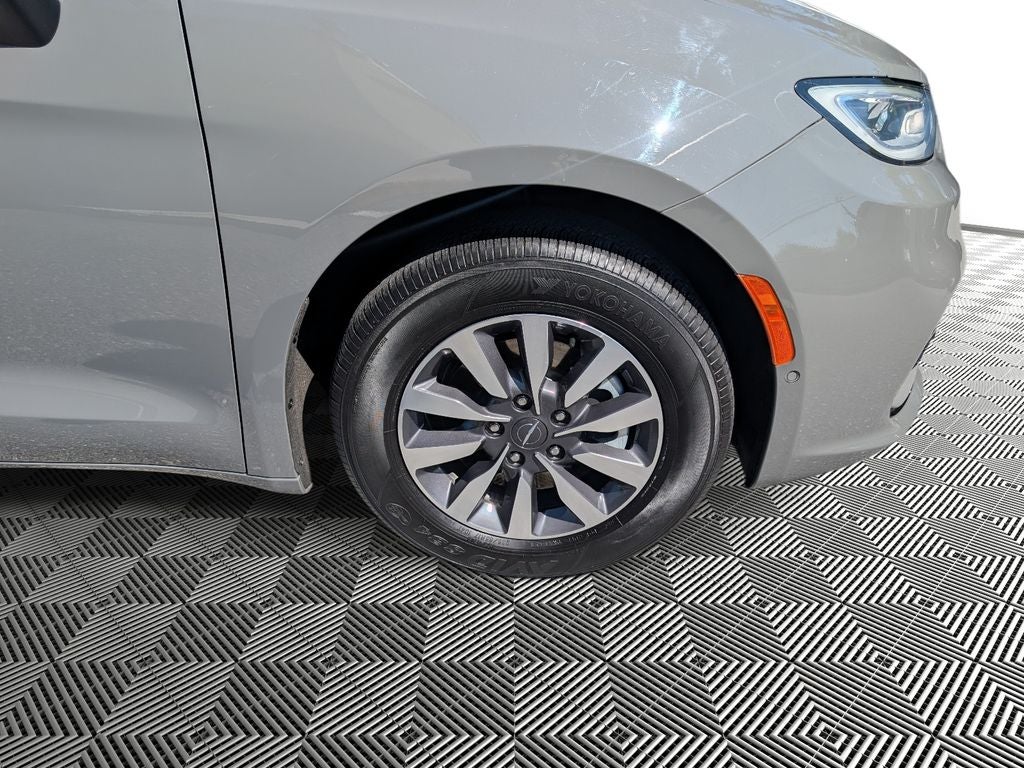 2023 Chrysler Pacifica Hybrid Touring L