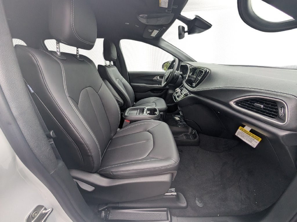2027 Chrysler Pacifica PACIFICA SELECT AWD