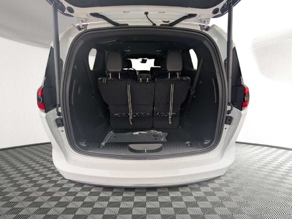 2027 Chrysler Pacifica PACIFICA SELECT AWD