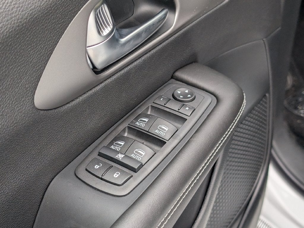 2027 Chrysler Pacifica PACIFICA SELECT AWD