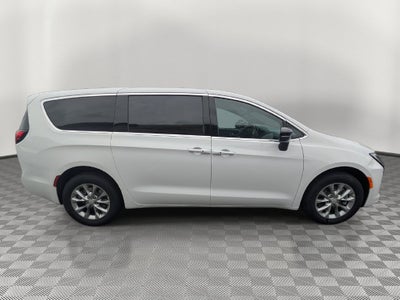 2027 Chrysler Pacifica PACIFICA SELECT AWD