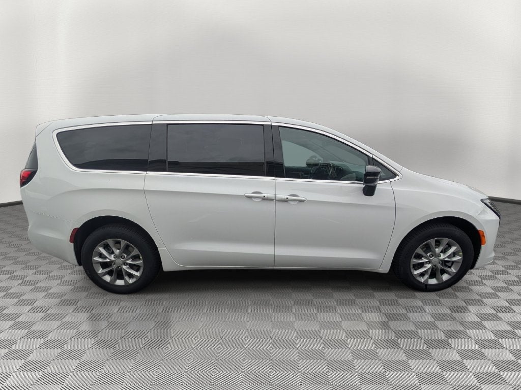 2027 Chrysler Pacifica PACIFICA SELECT AWD