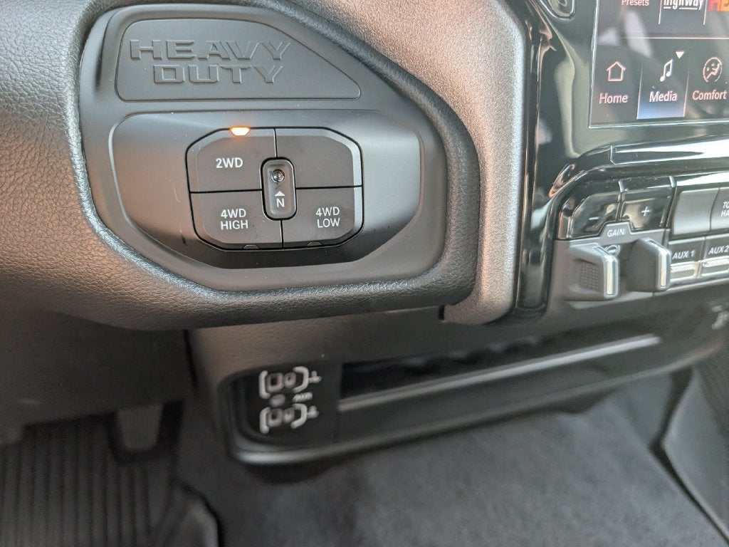2027 RAM Ram 3500 RAM 3500 TRADESMAN CREW CAB 4X4 8' BOX