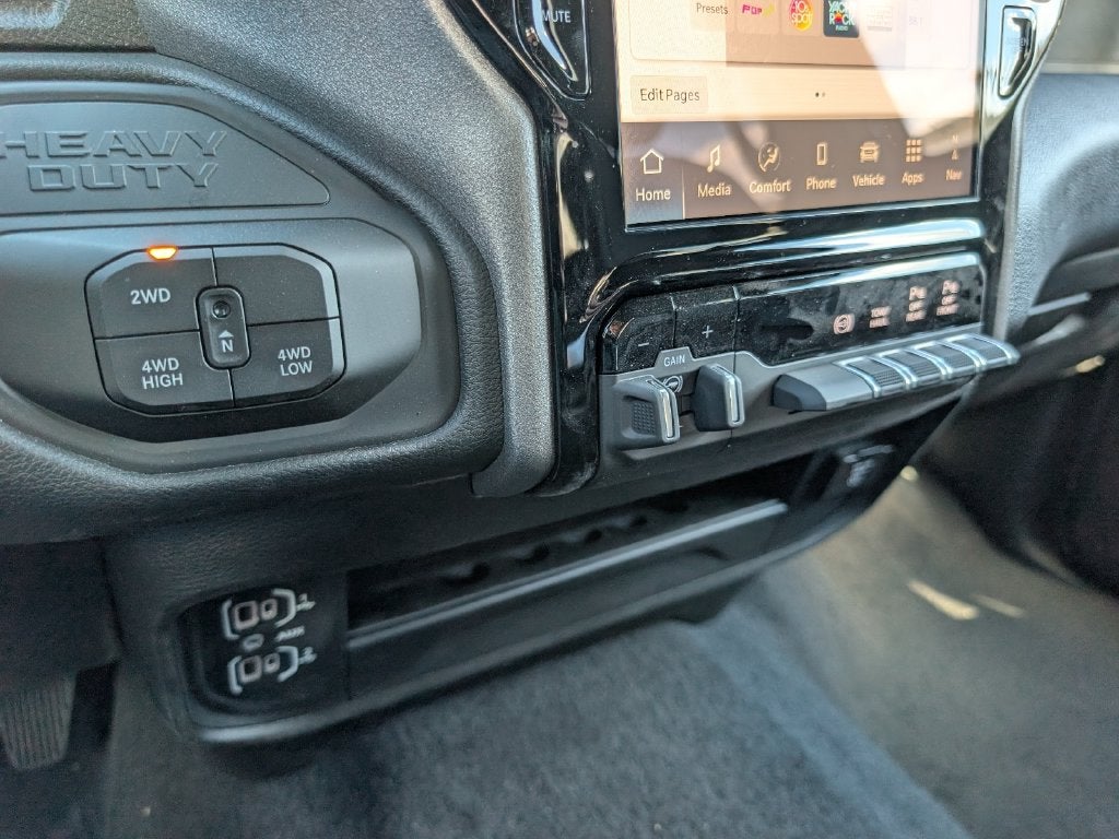 2026 RAM Ram 2500 RAM 2500 BLACK EXPRESS CREW CAB 4X4 6'4' BOX