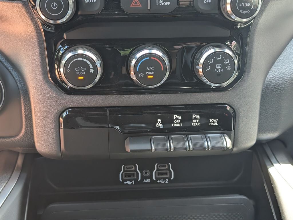 2026 RAM Ram 1500 RAM 1500 EXPRESS CREW CAB 4X4 5'7' BOX