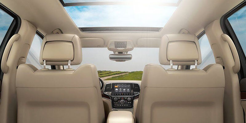 2021 Jeep Grand Cherokee interior