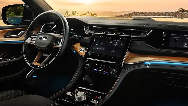 2023 Jeep Grand Cherokee interior