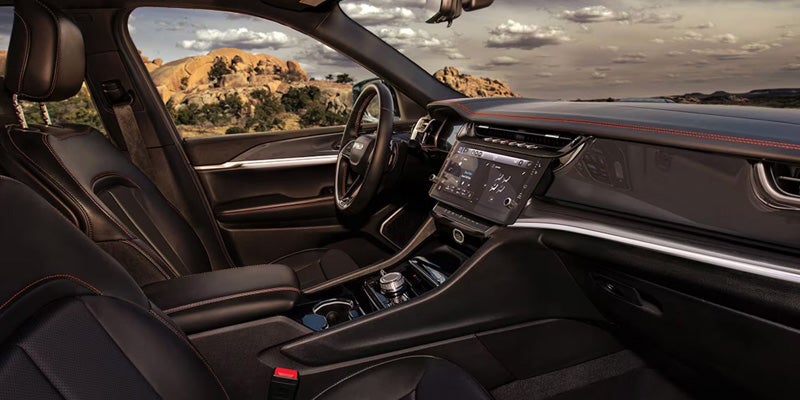 Jeep Grand Cherokee cockpit interior